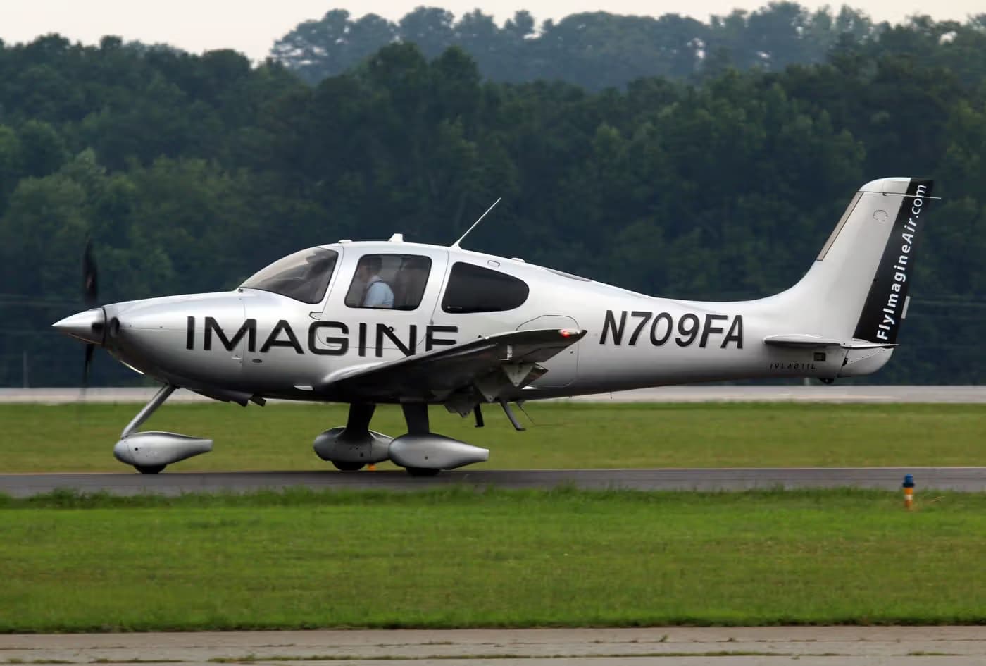 N709FA — Cirrus
