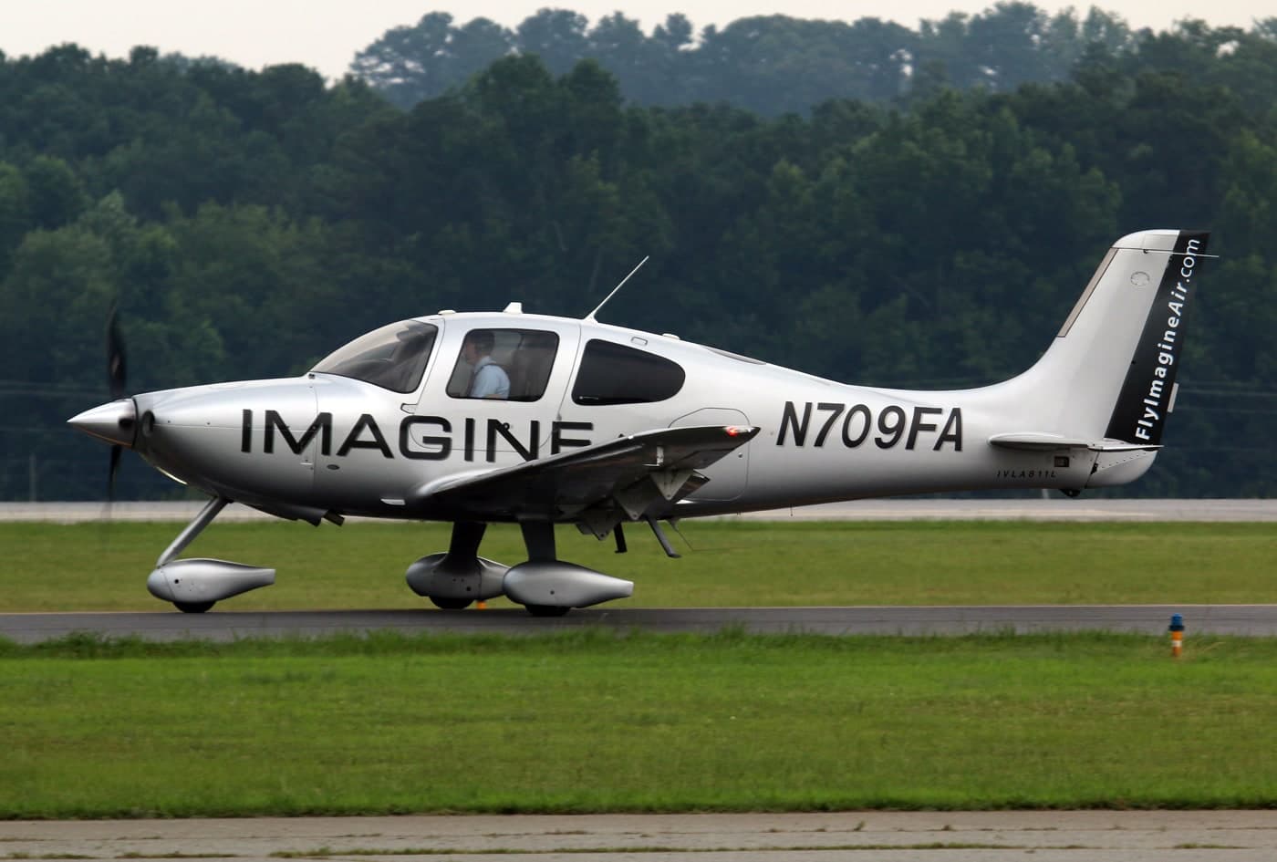 N709FA — Cirrus