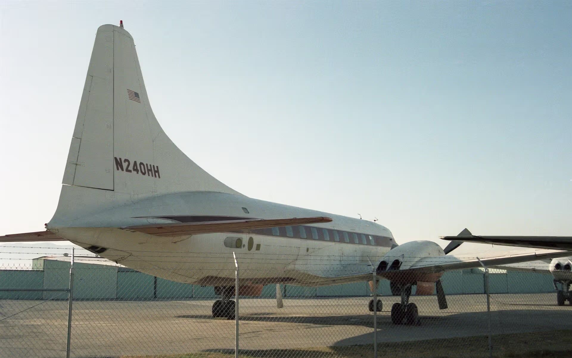 N240HH — Twin-engine aircraft
