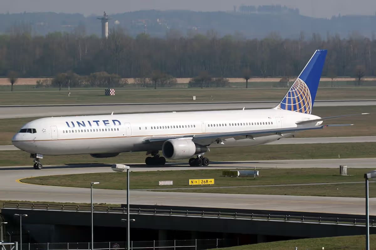 N76064 — Boeing