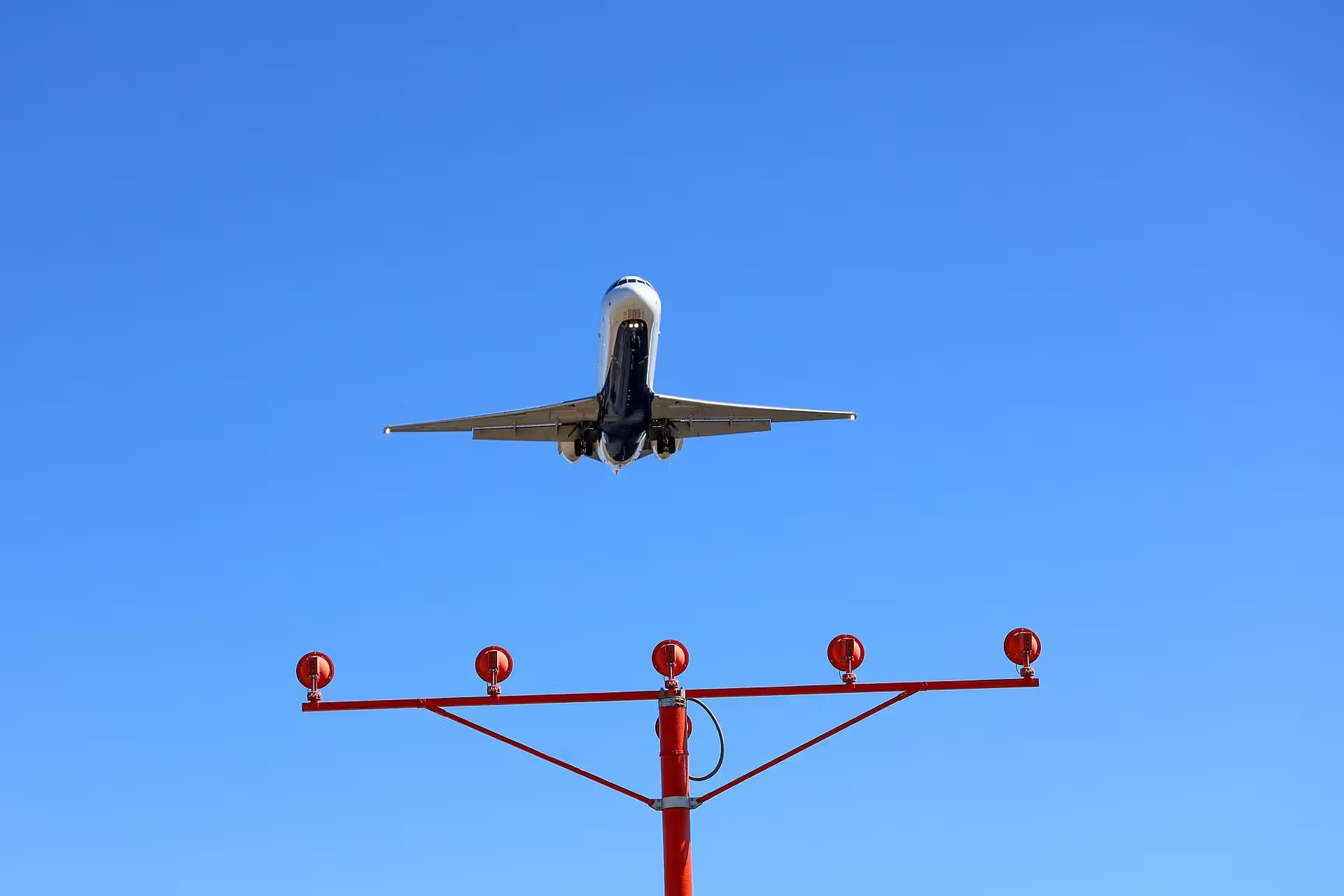 N992AT — Twin-engine aircraft