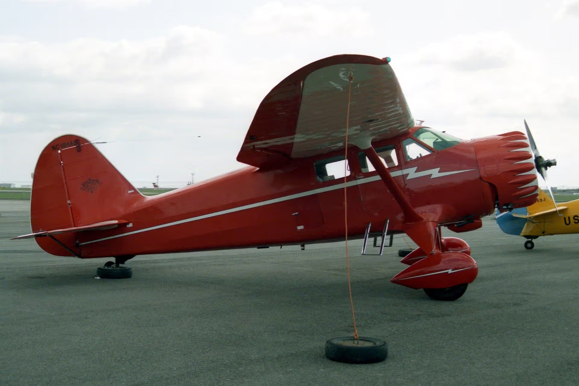 Unidentified — Single-engine aircraft
