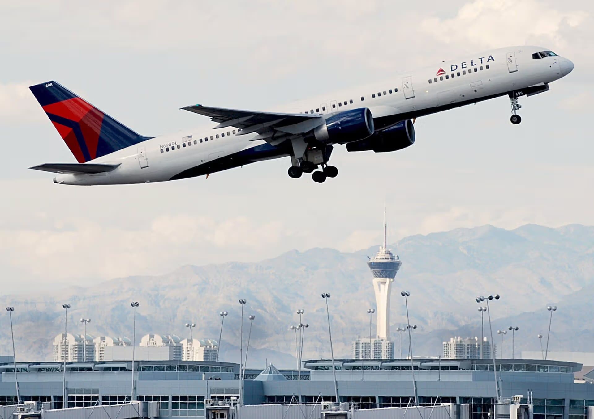 N698DL — Boeing