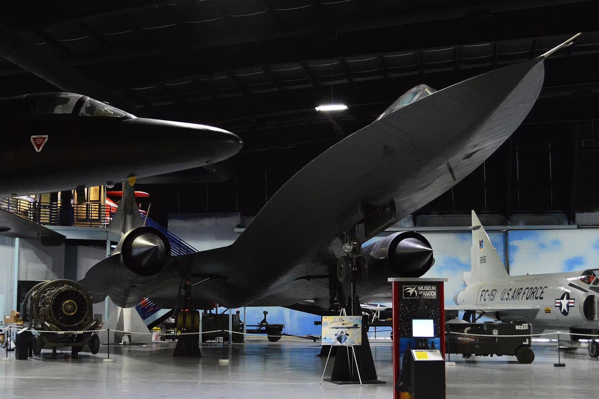 Unidentified — Twin-engine aircraft