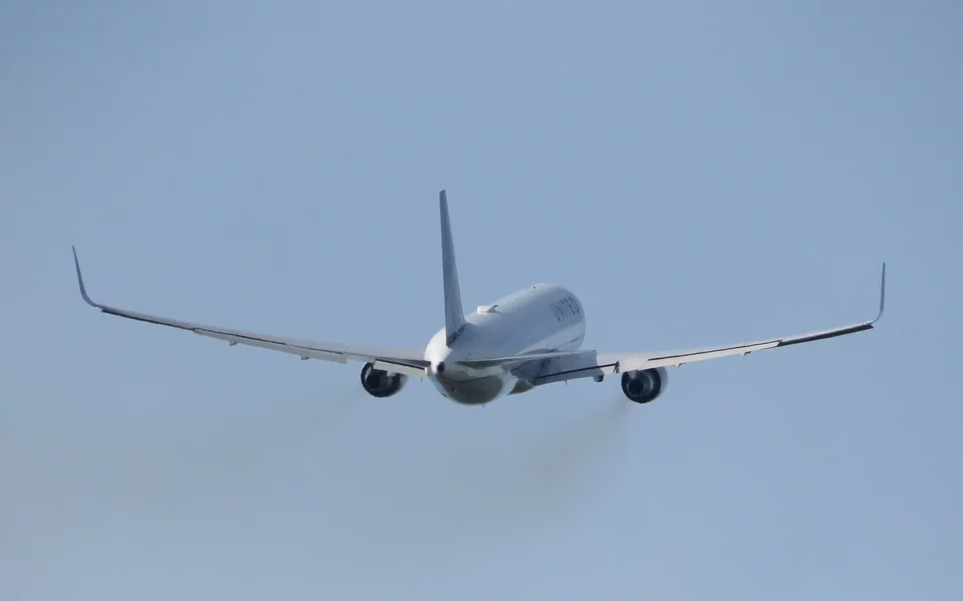 N644UA — Twin-engine aircraft at Munich Airport