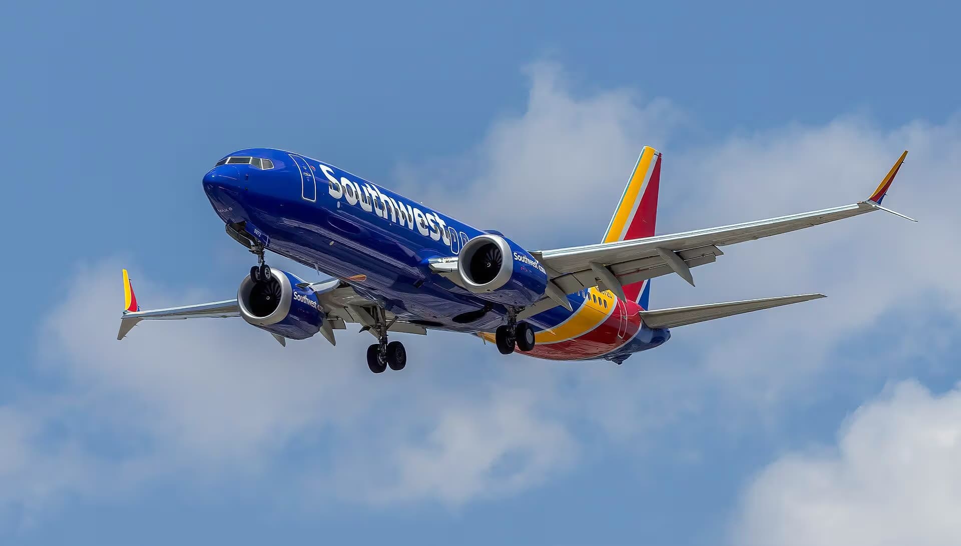 N8872Q — Twin-engine aircraft