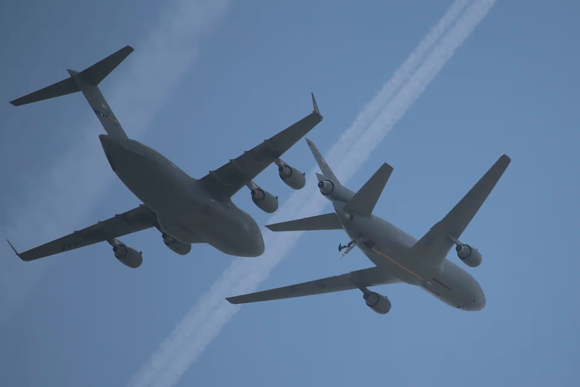 Unidentified — Twin-engine aircraft