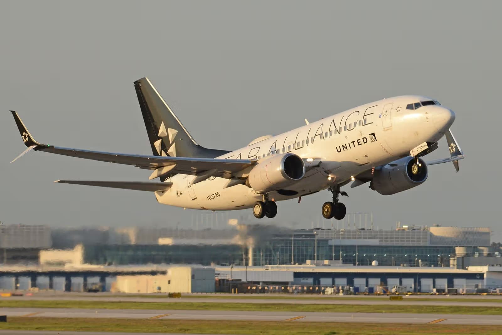 N13720 — Boeing