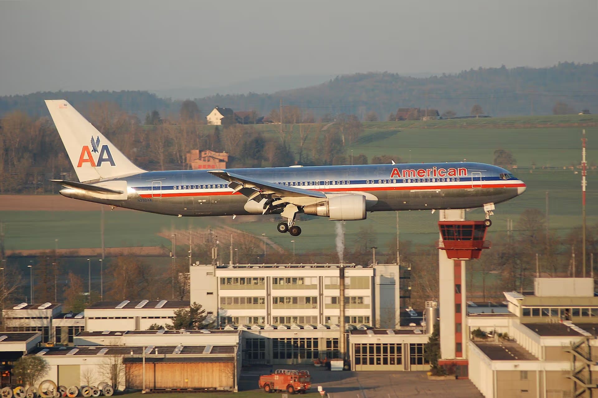 N390AA — Twin-engine aircraft