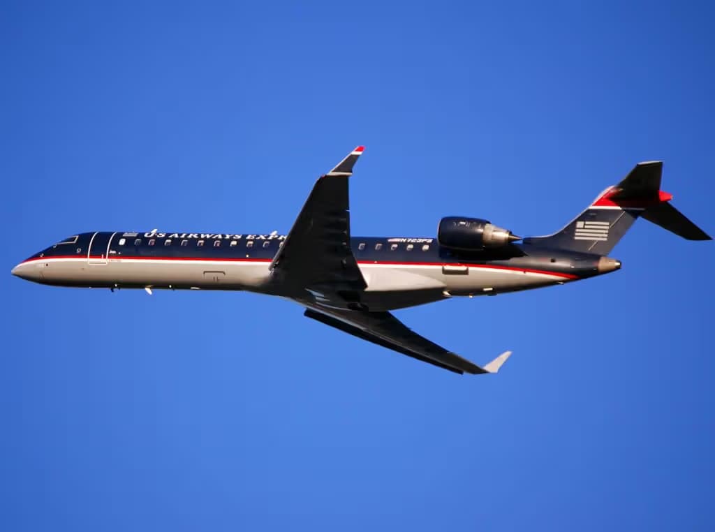 N723PS — Twin-engine aircraft
