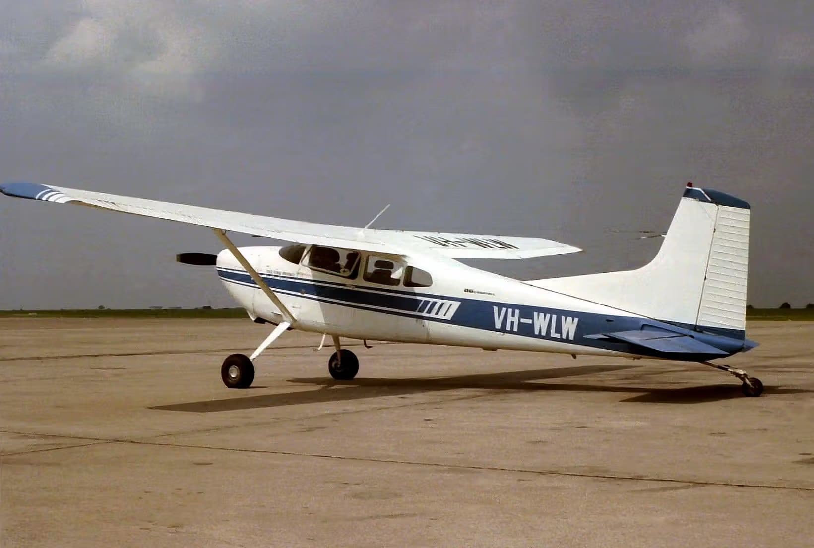 VH-WLW — Cessna