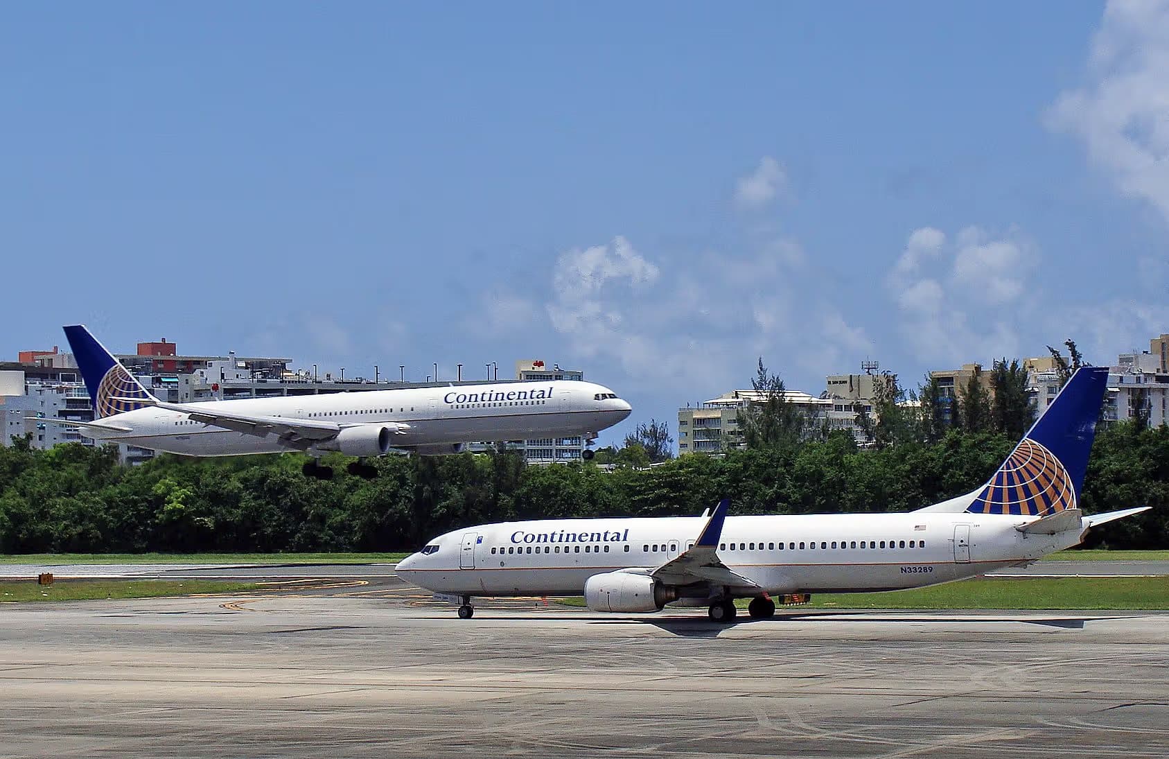 N33289 — Twin-engine aircraft