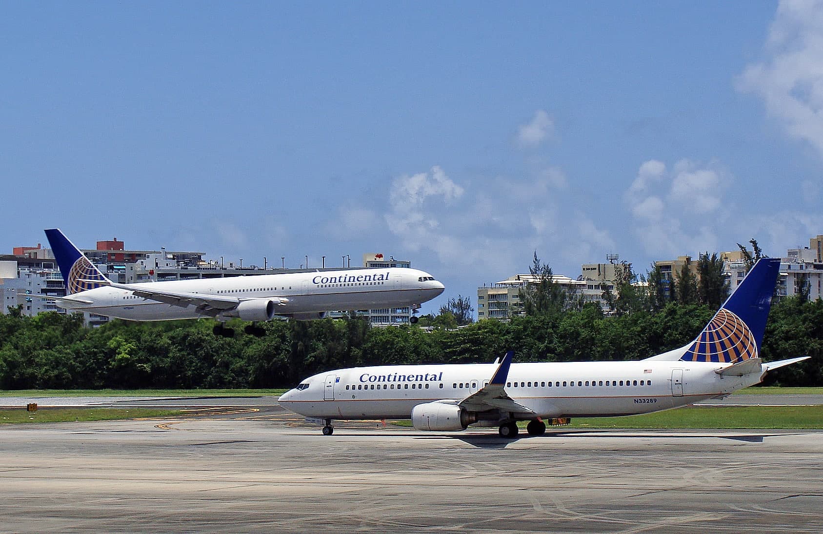 N33289 — Twin-engine aircraft