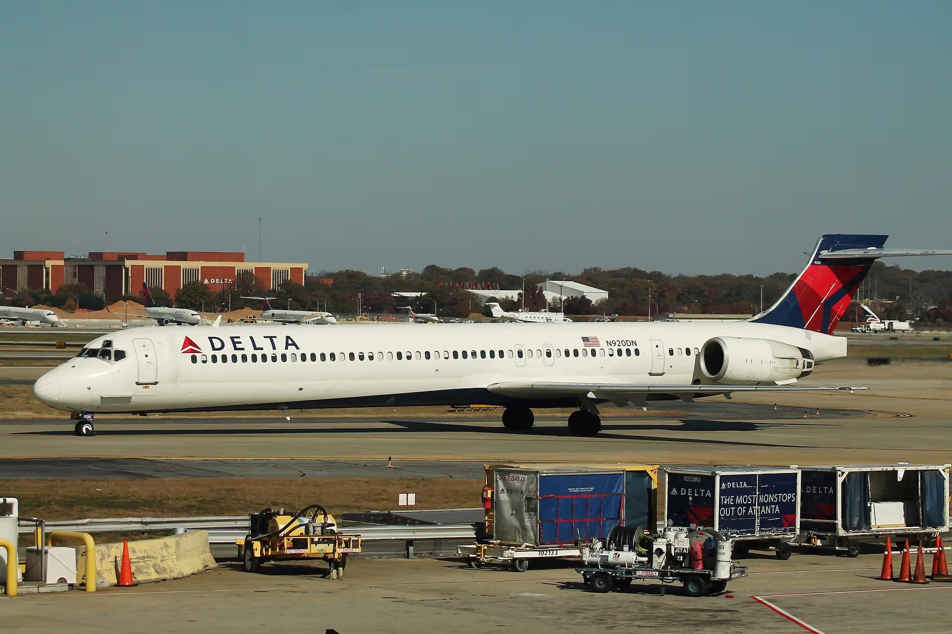 N920DN — Douglas