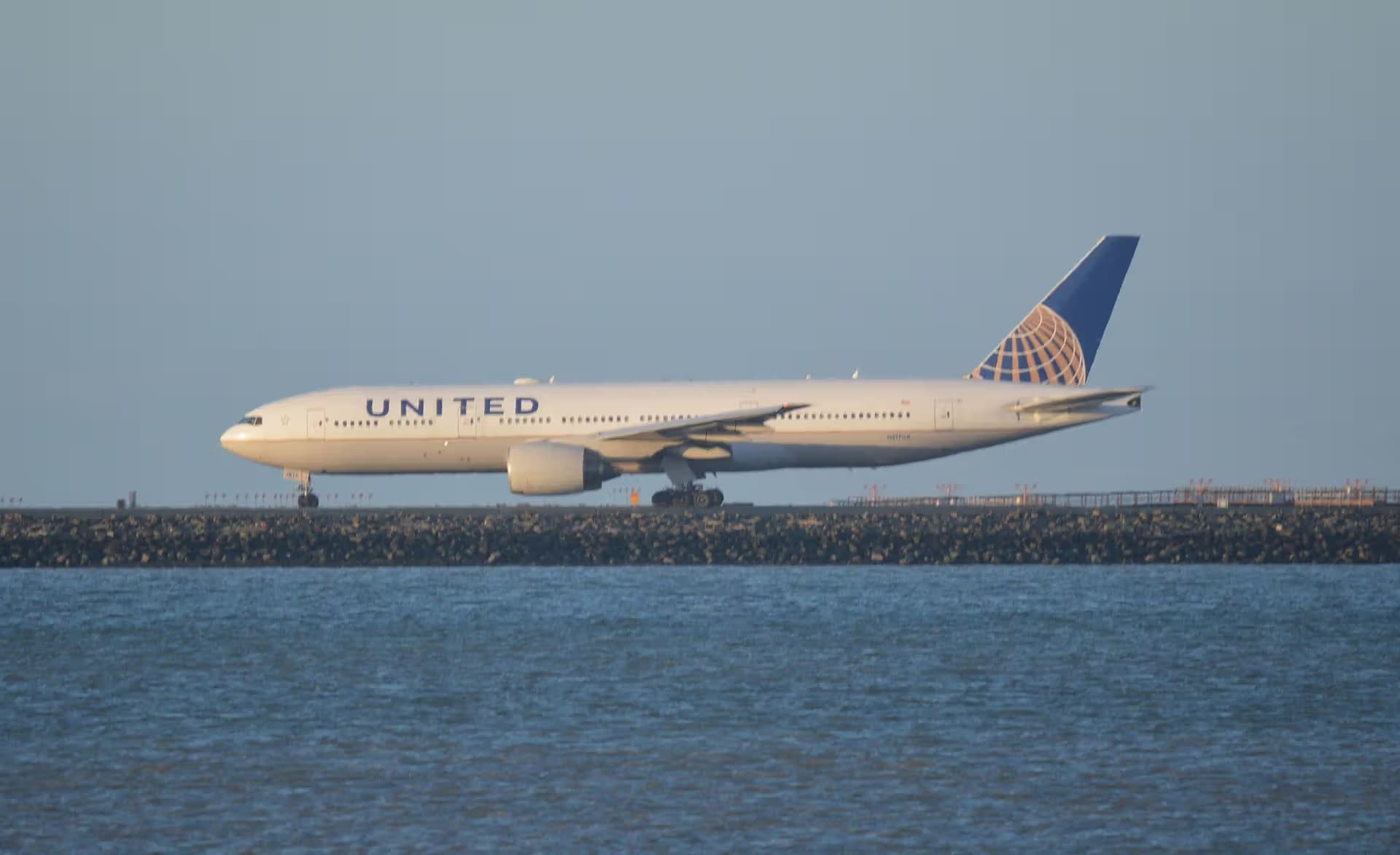 N217UA — Boeing