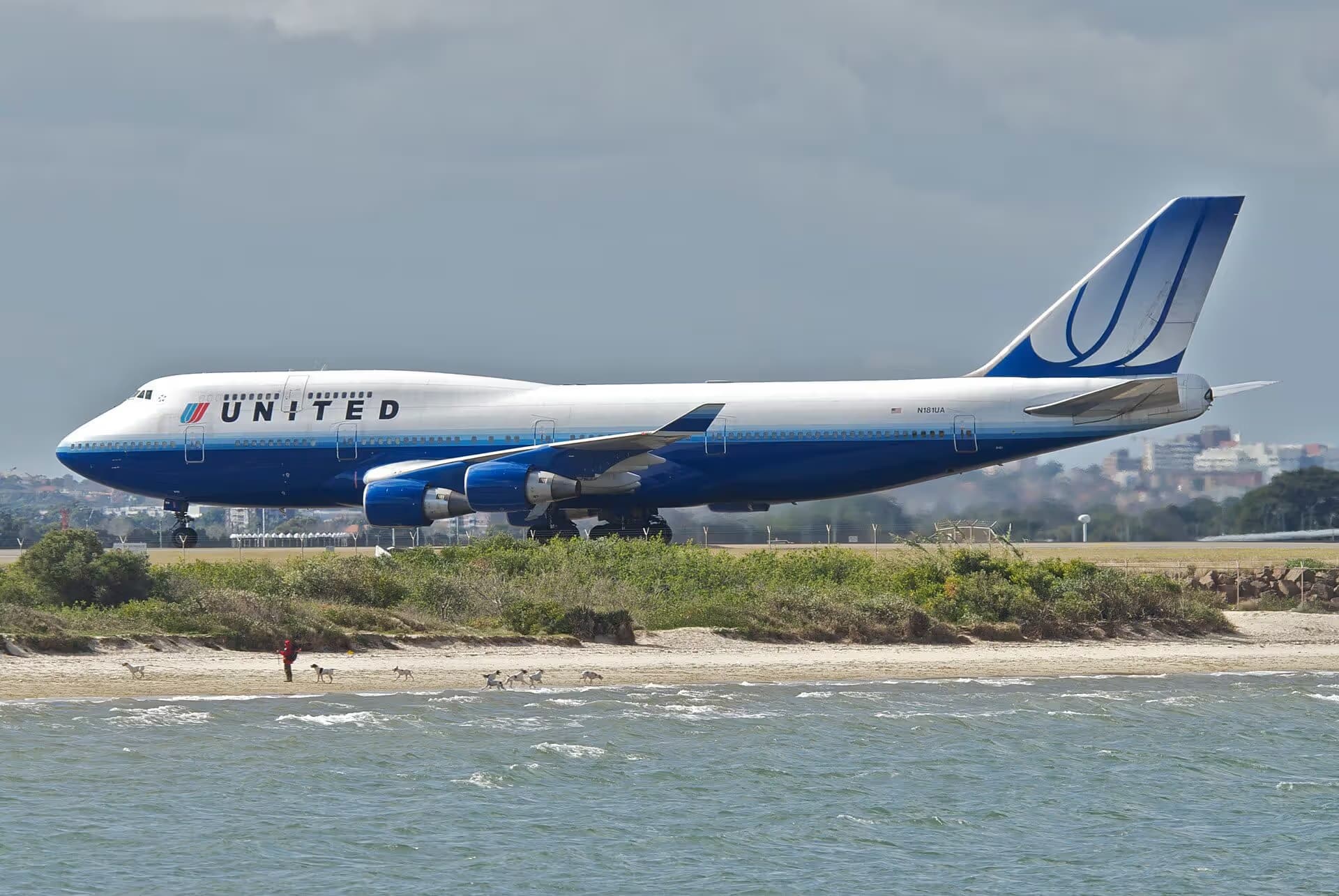 N181UA — Boeing