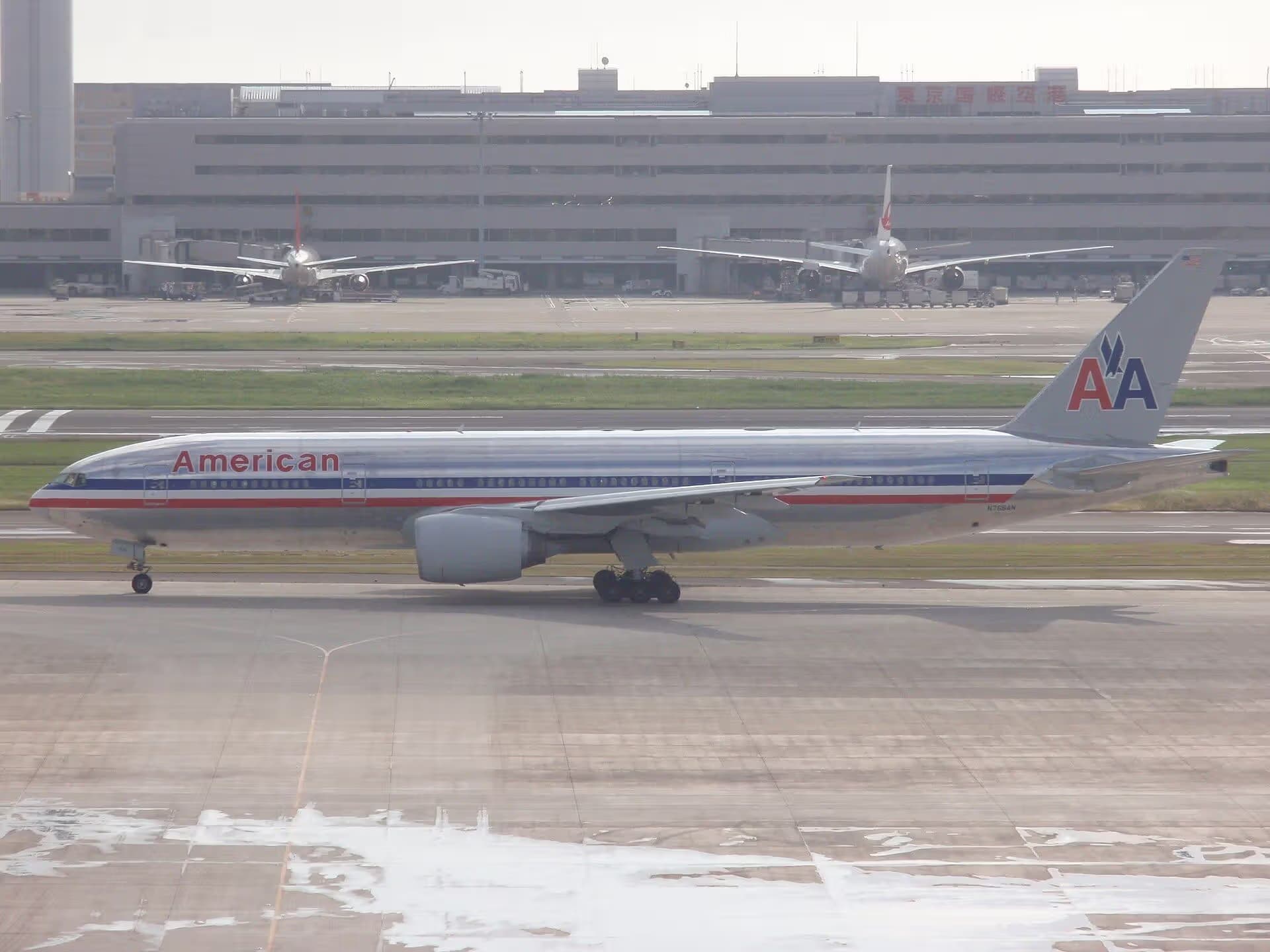 N766AN — Twin-engine aircraft
