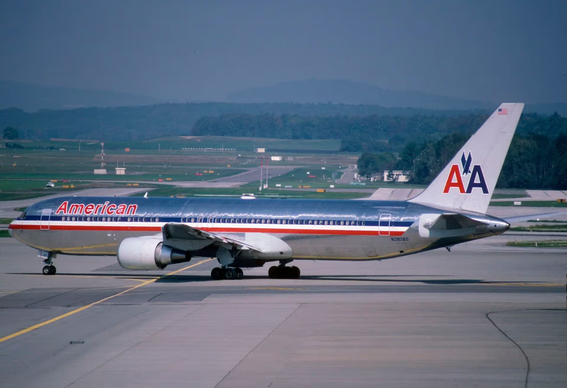 N39365 — Twin-engine aircraft