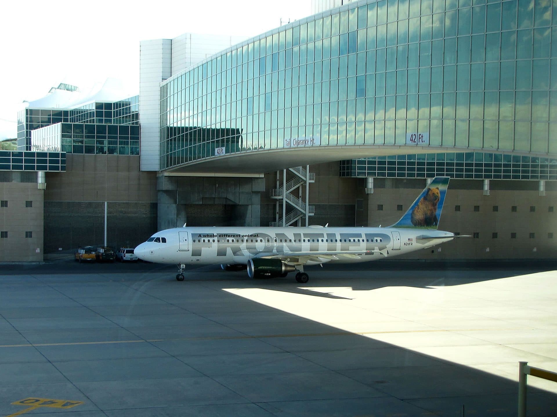 N211FR — Twin-engine aircraft