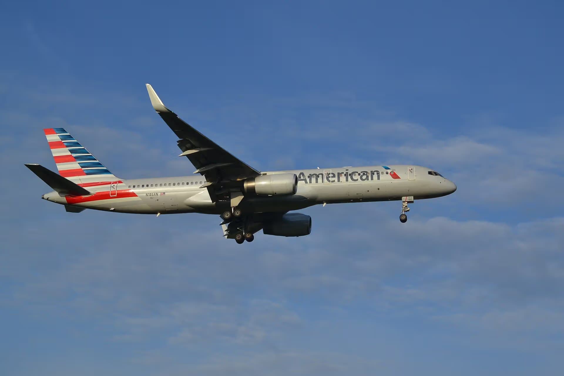 N186AN — Twin-engine aircraft