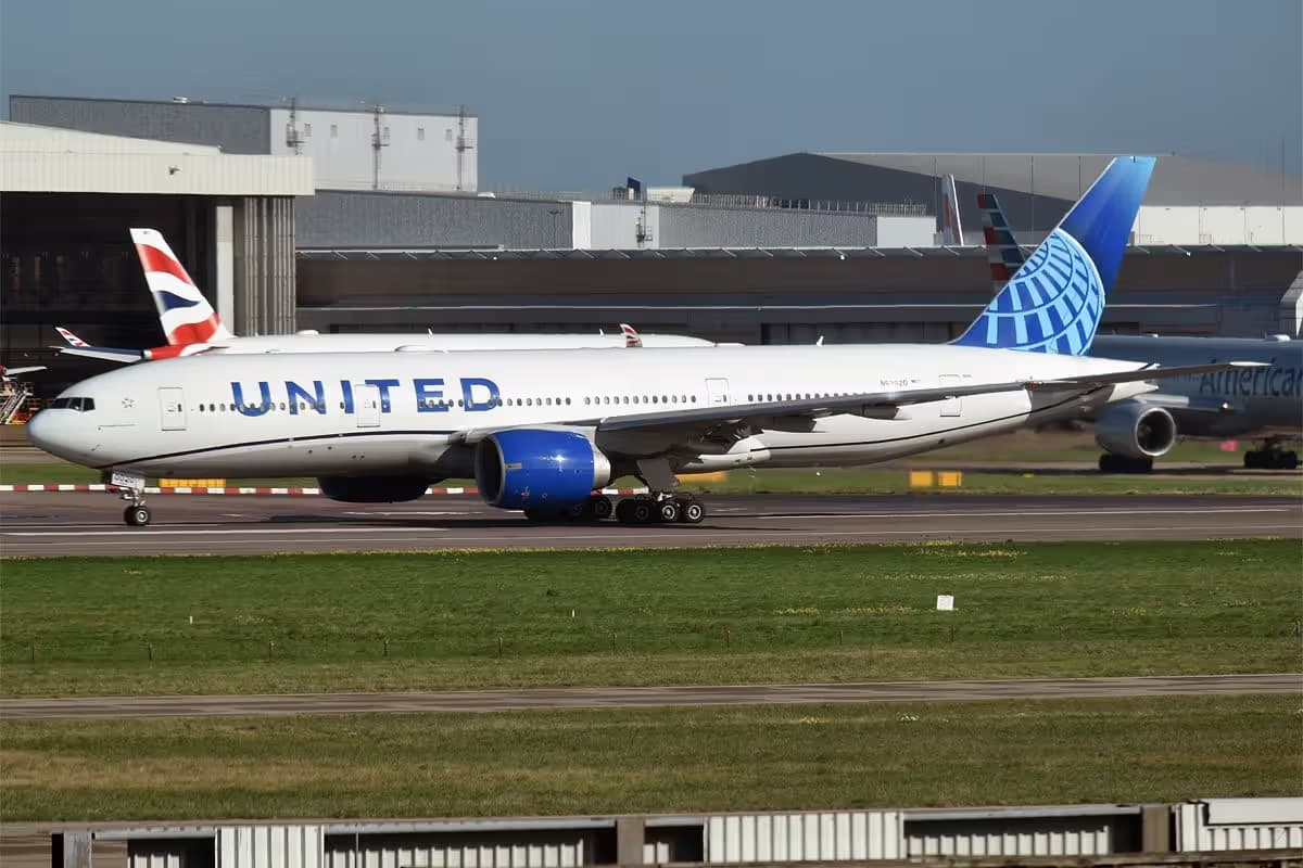 N69020 — Twin-engine aircraft