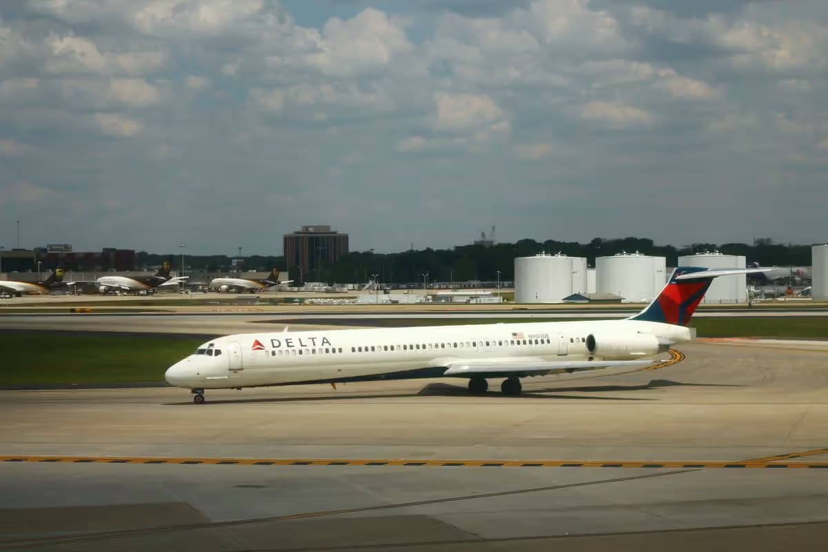 N900DE — Aircraft