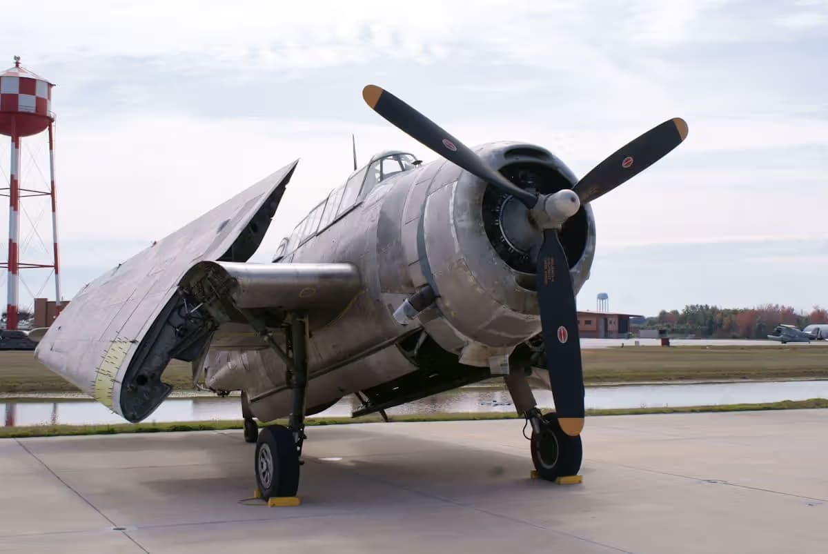 Unidentified — Single-engine aircraft