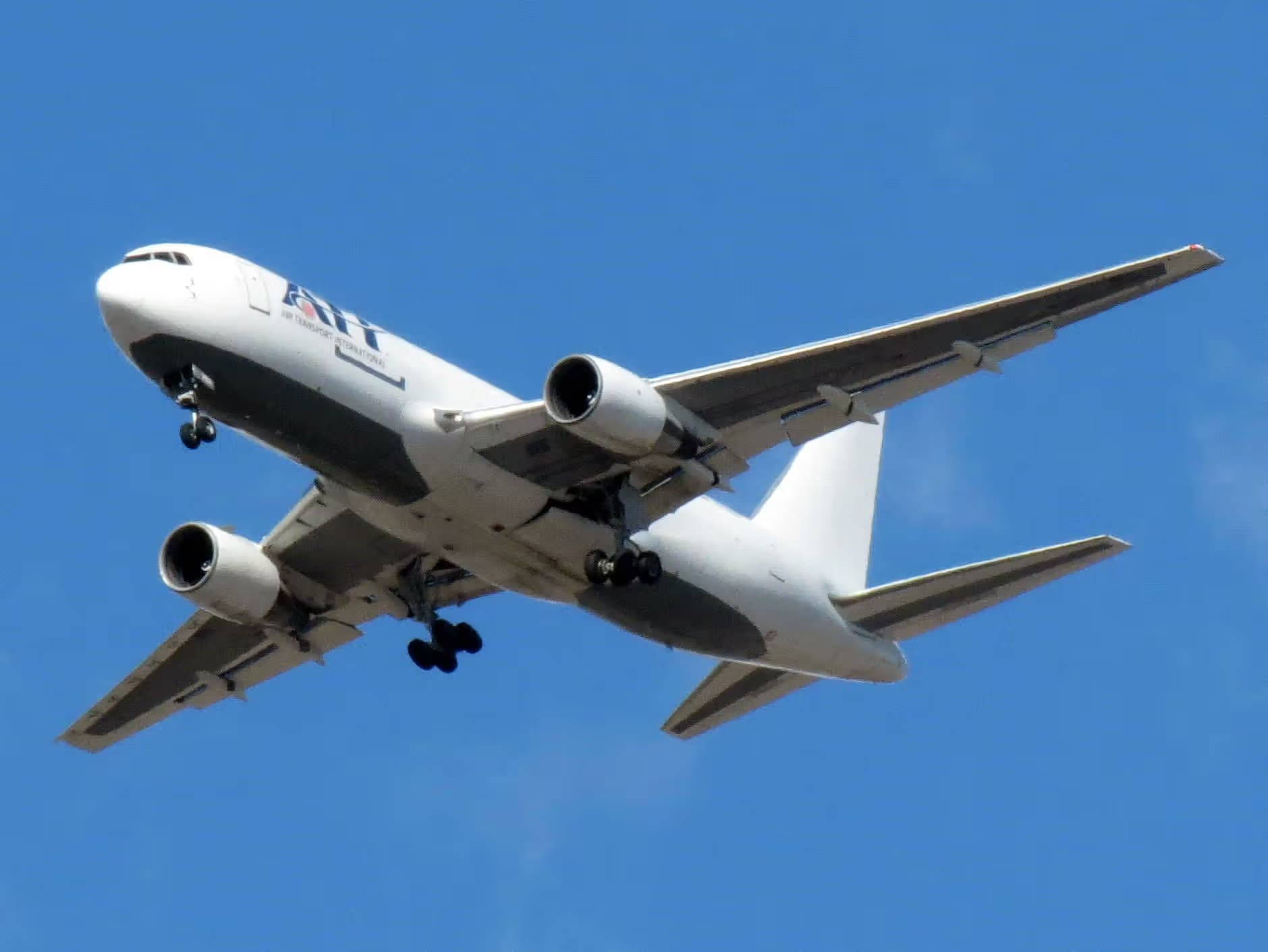 N762CX — Twin-engine aircraft
