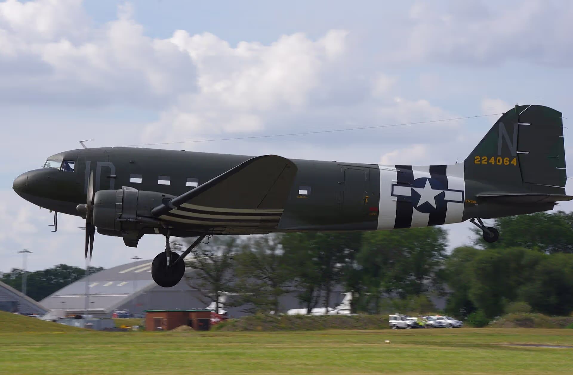 Unidentified — Twin-engine aircraft