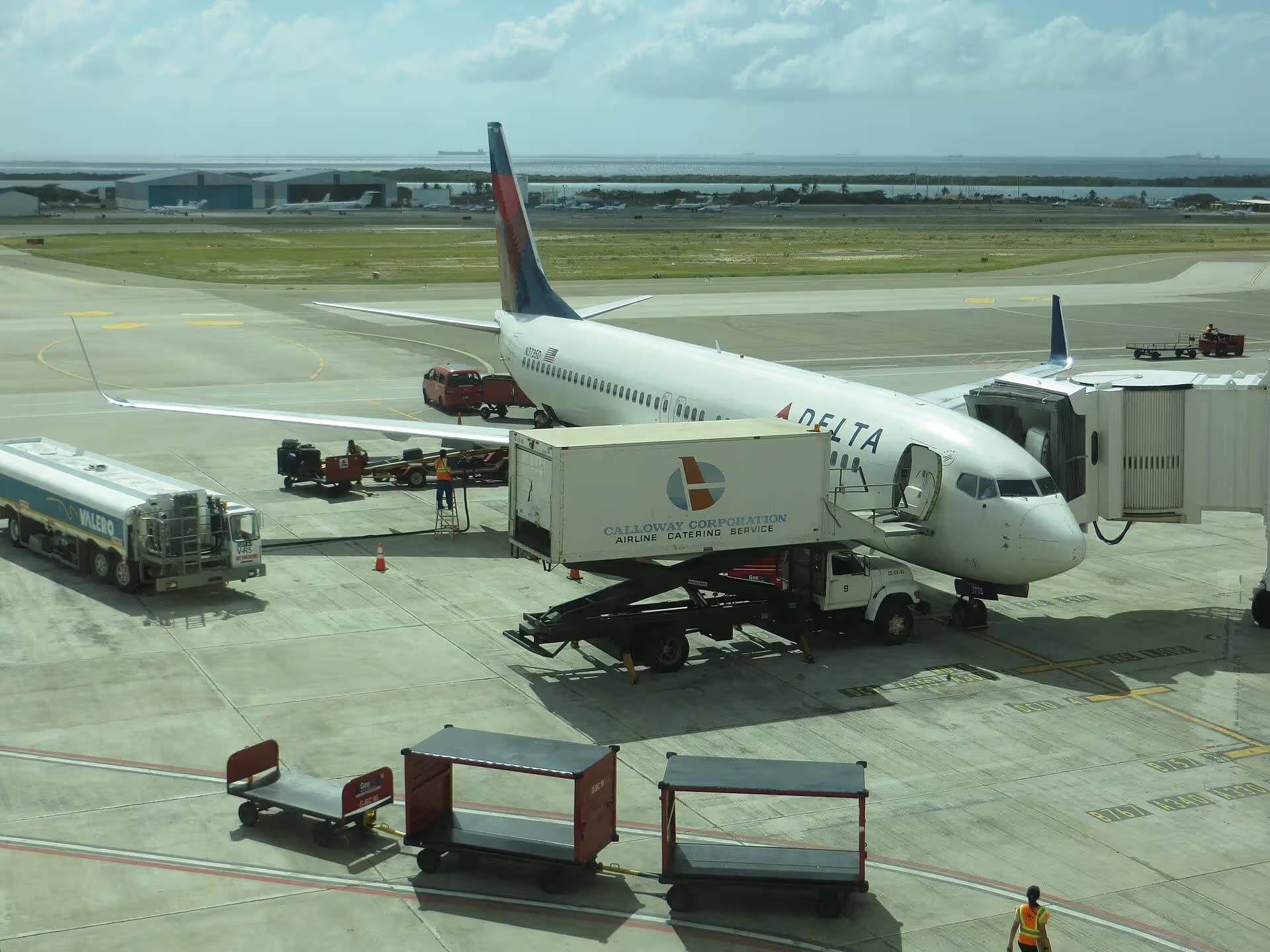 N3735D — Twin-engine aircraft