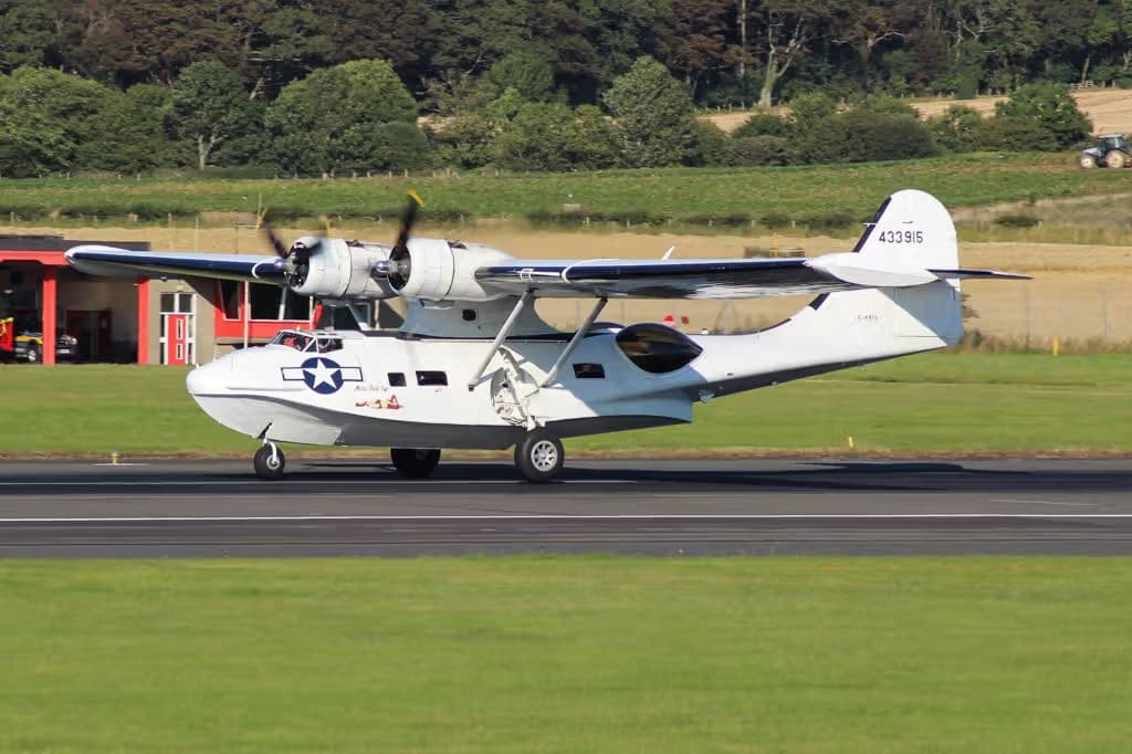 Unidentified — Twin-engine aircraft