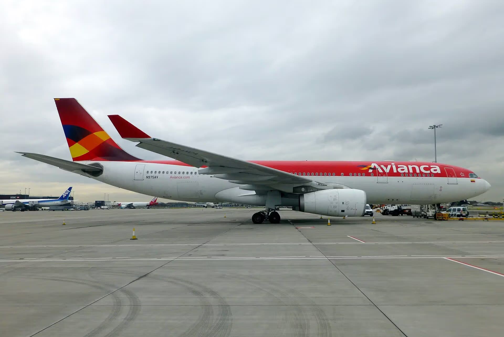 N975AV — Twin-engine aircraft