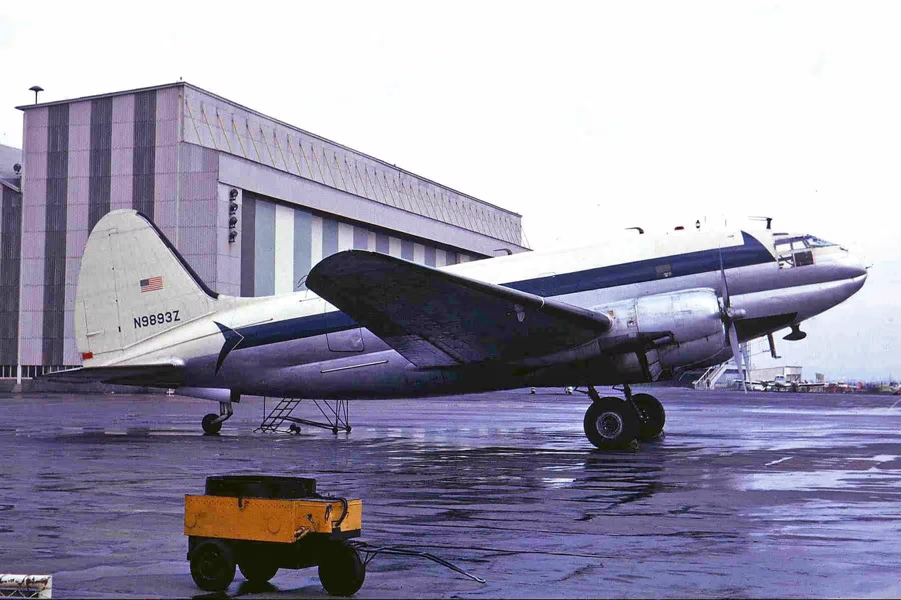 N9893Z — Twin-engine aircraft