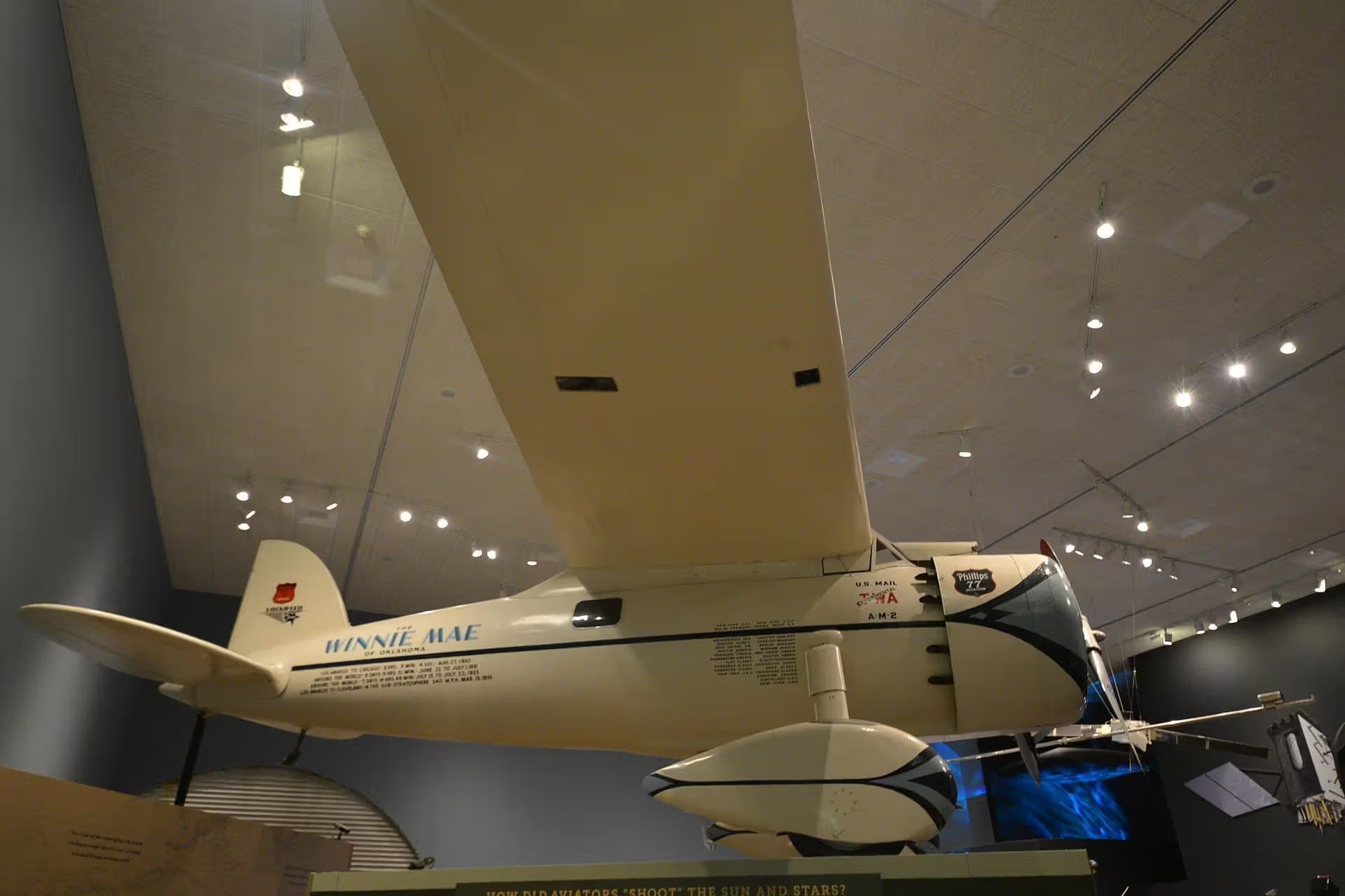Unidentified — Single-engine aircraft