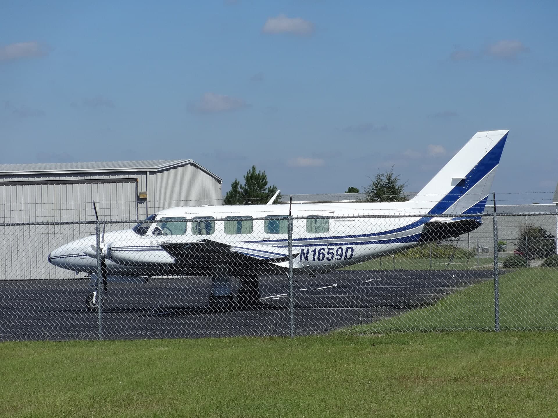 N1659D — Twin-engine aircraft