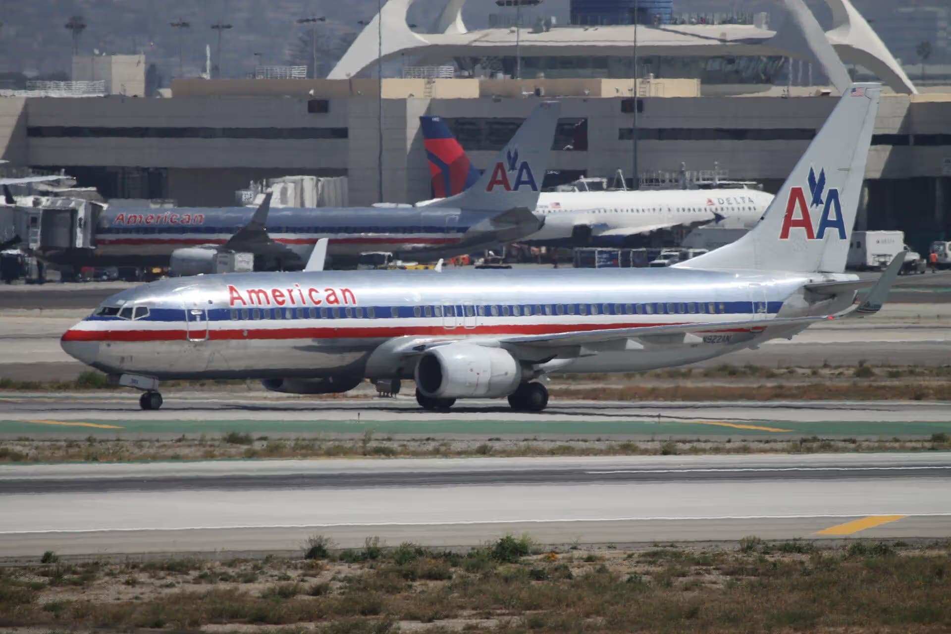 N922AN — Twin-engine aircraft