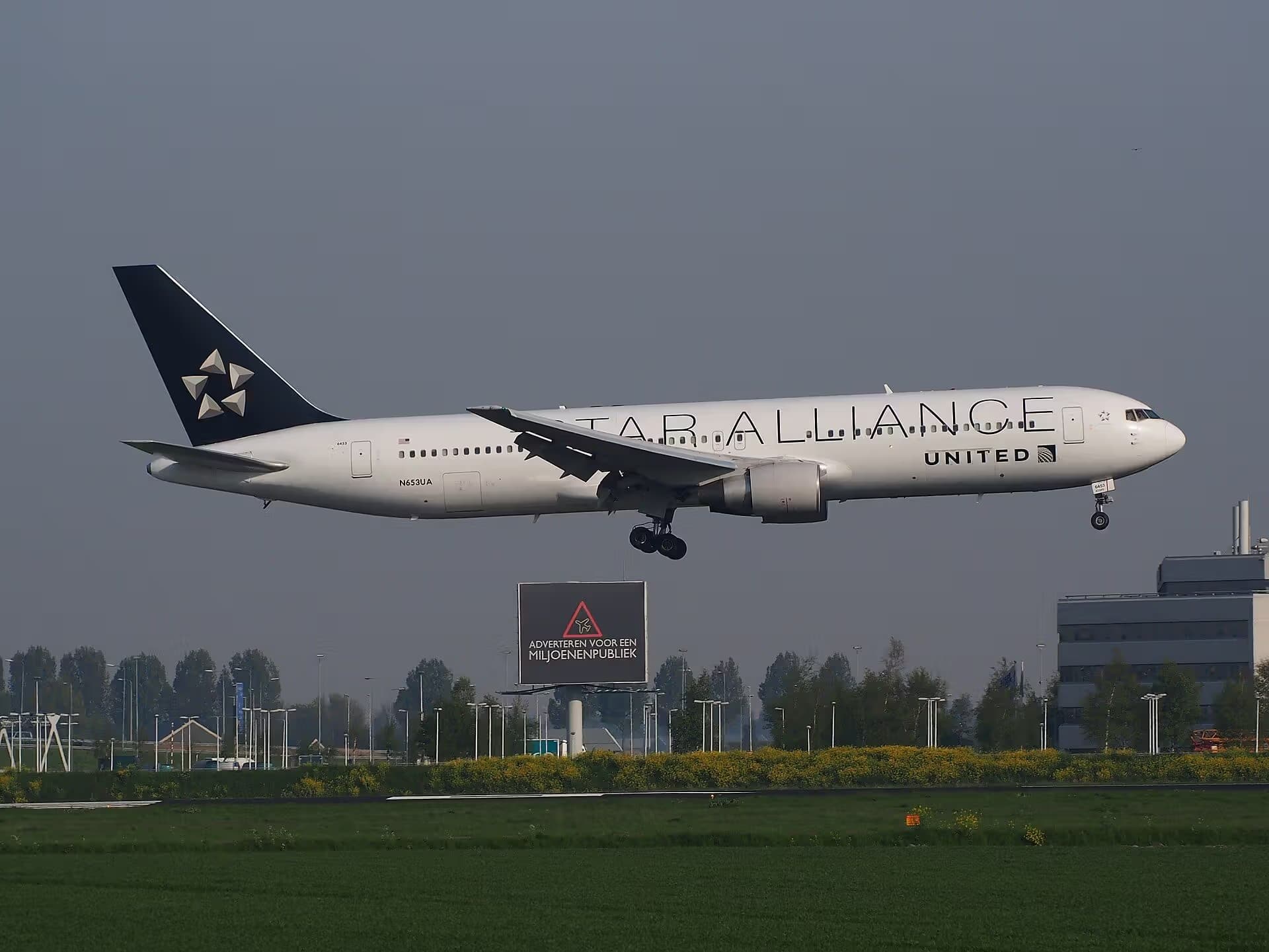 N653UA — Boeing