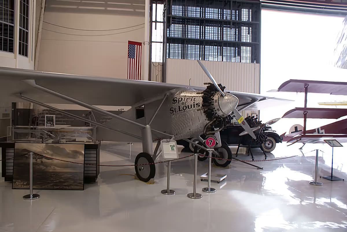 Unidentified — Single-engine aircraft