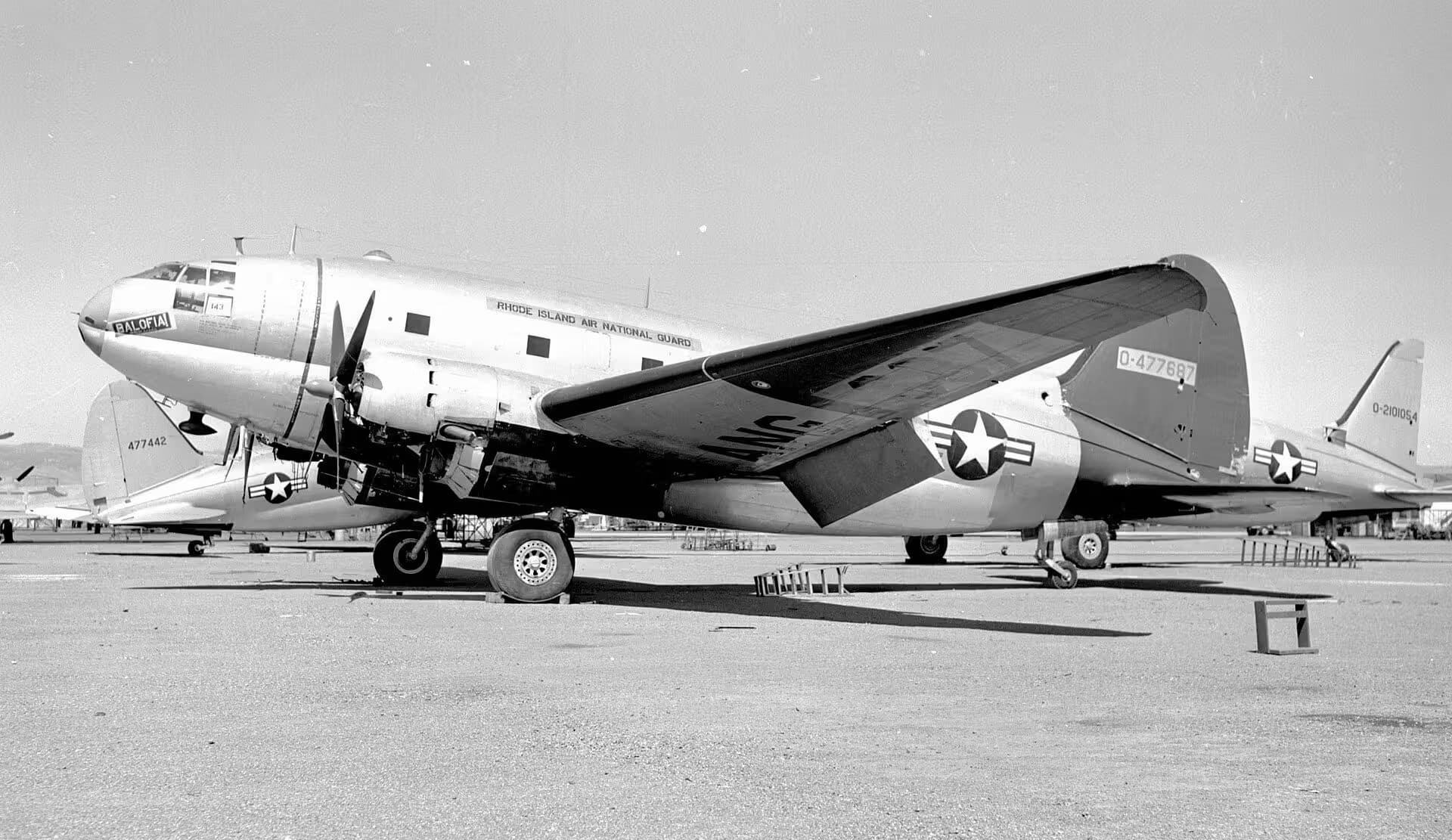 Unidentified — Twin-engine aircraft
