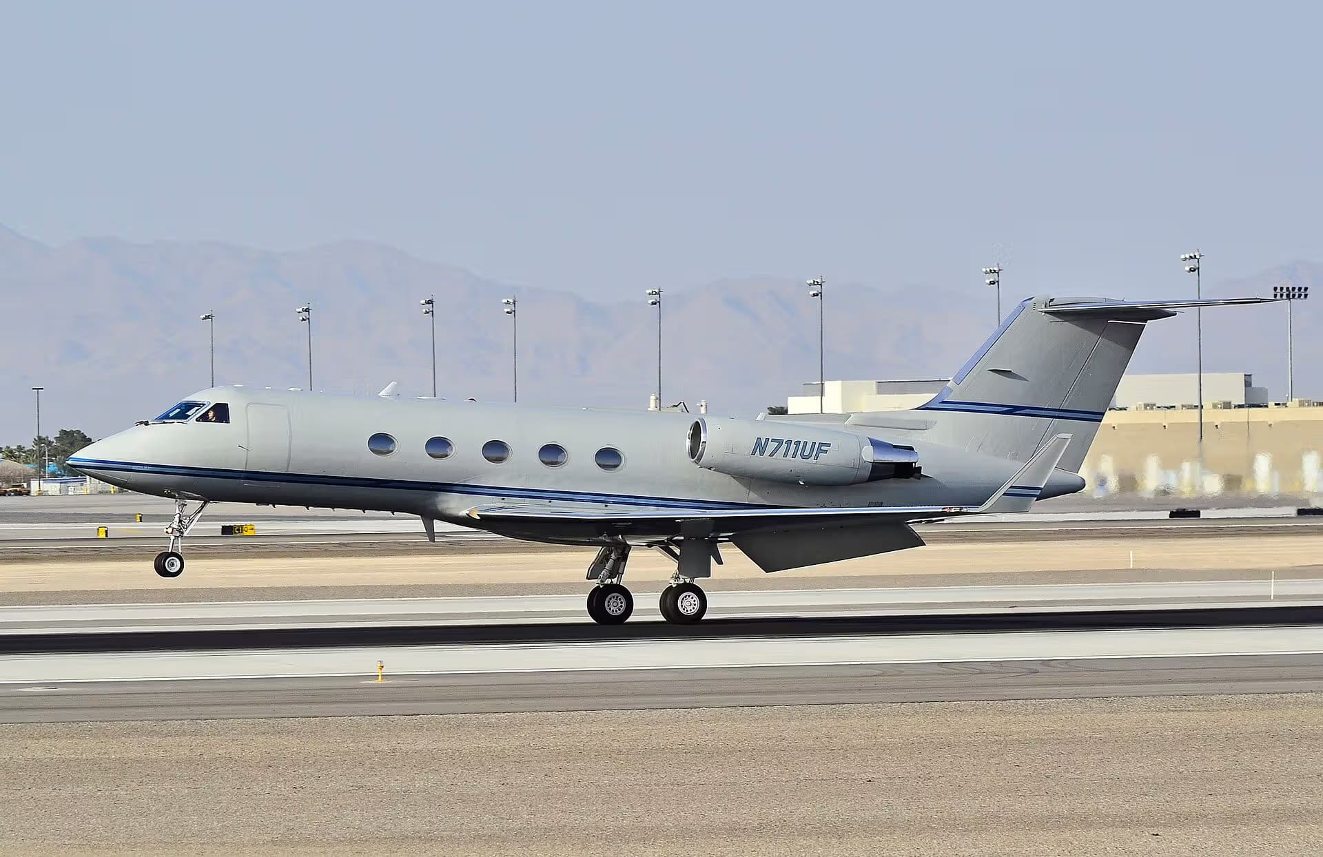 N711UF — Business jet