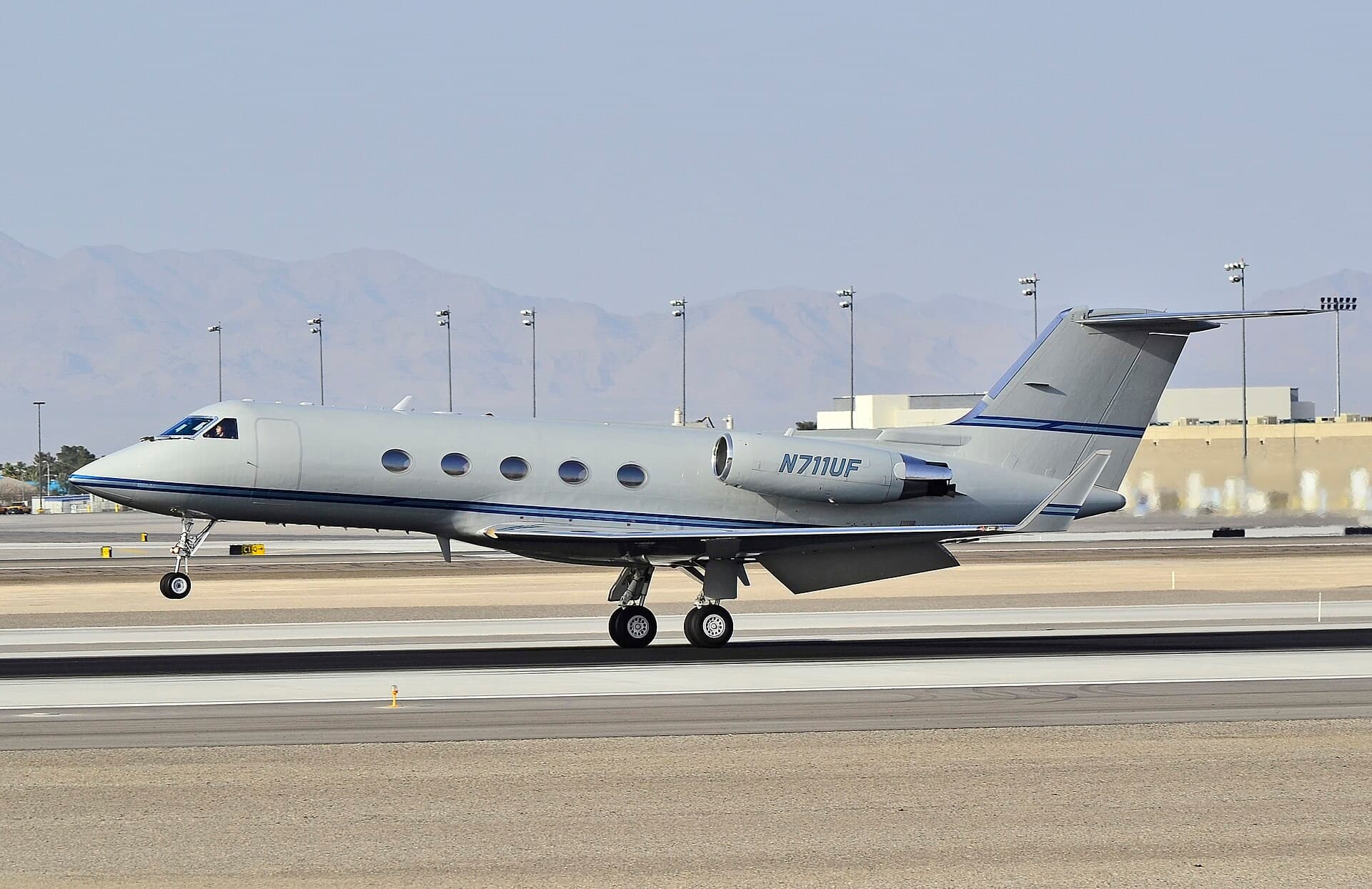 N711UF — Business jet
