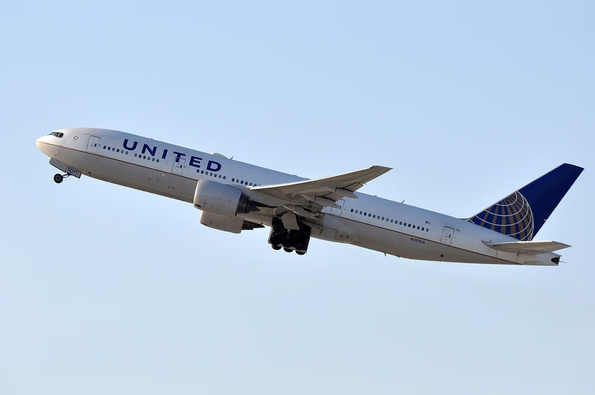 N227UA — Boeing