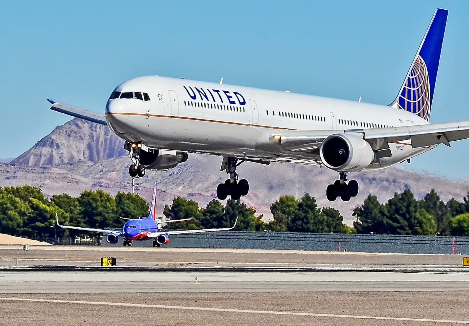 N67052 — Twin-engine aircraft