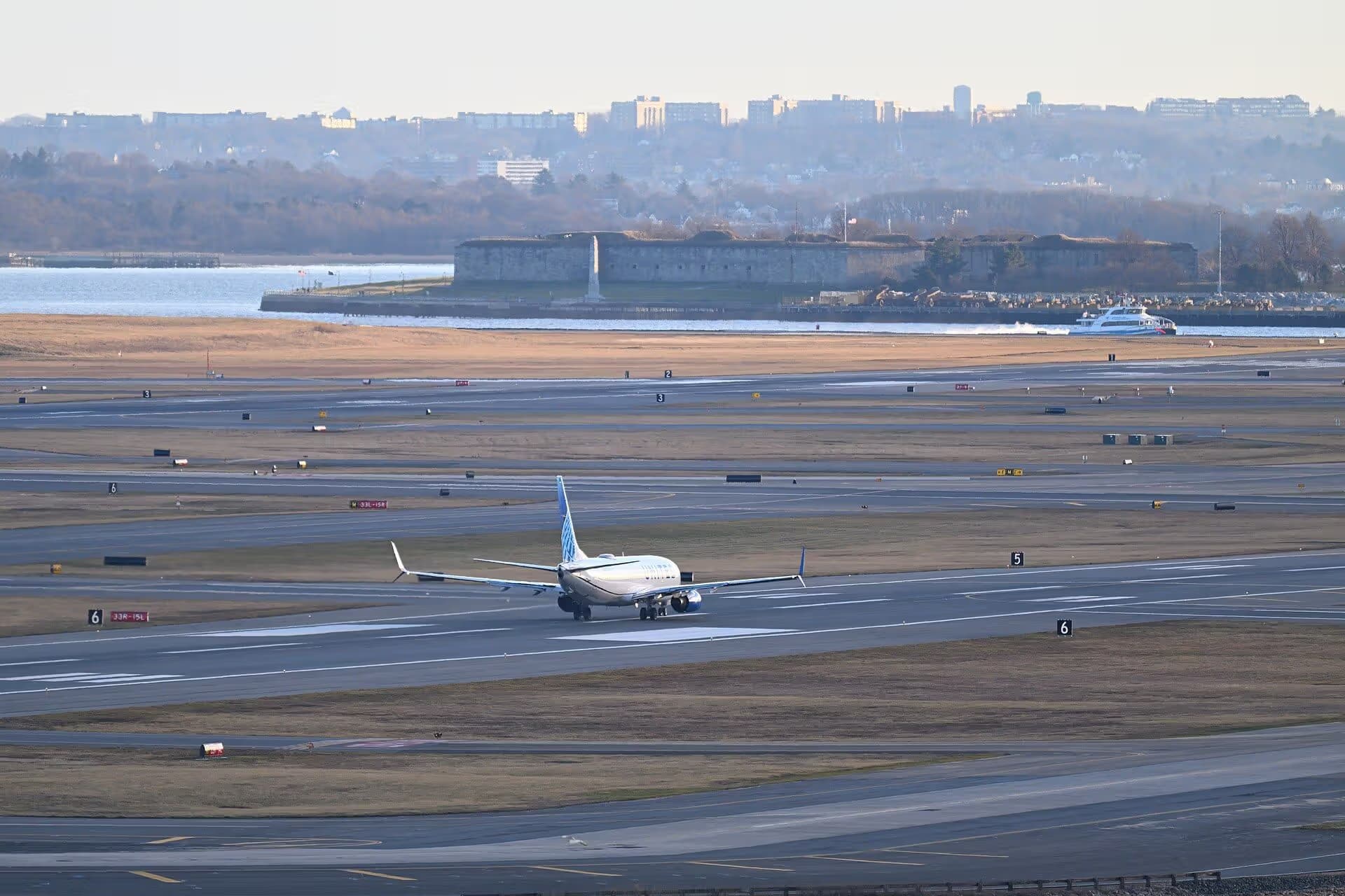 N73283 — Twin-engine aircraft