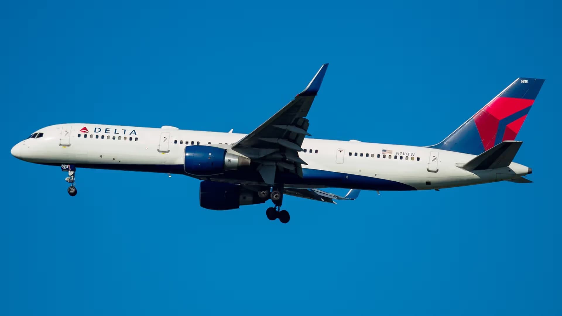 N718TW — Twin-engine aircraft