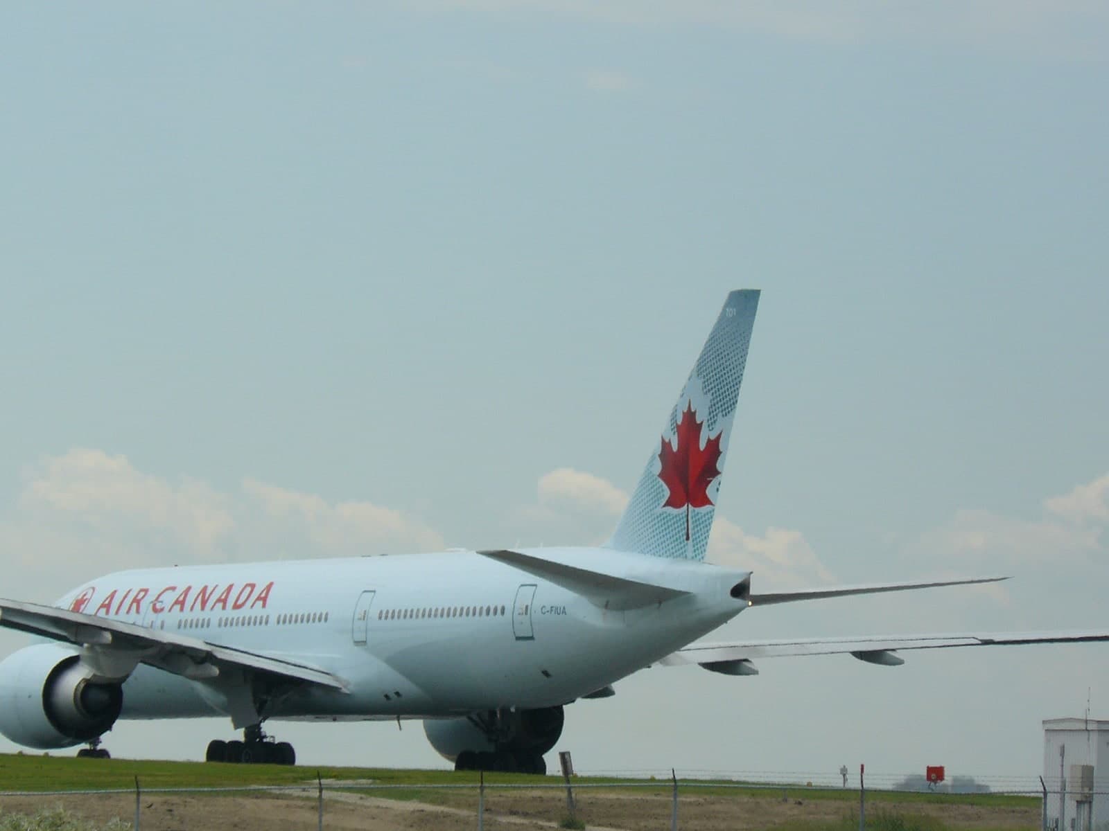 C-FIUA — Twin-engine aircraft