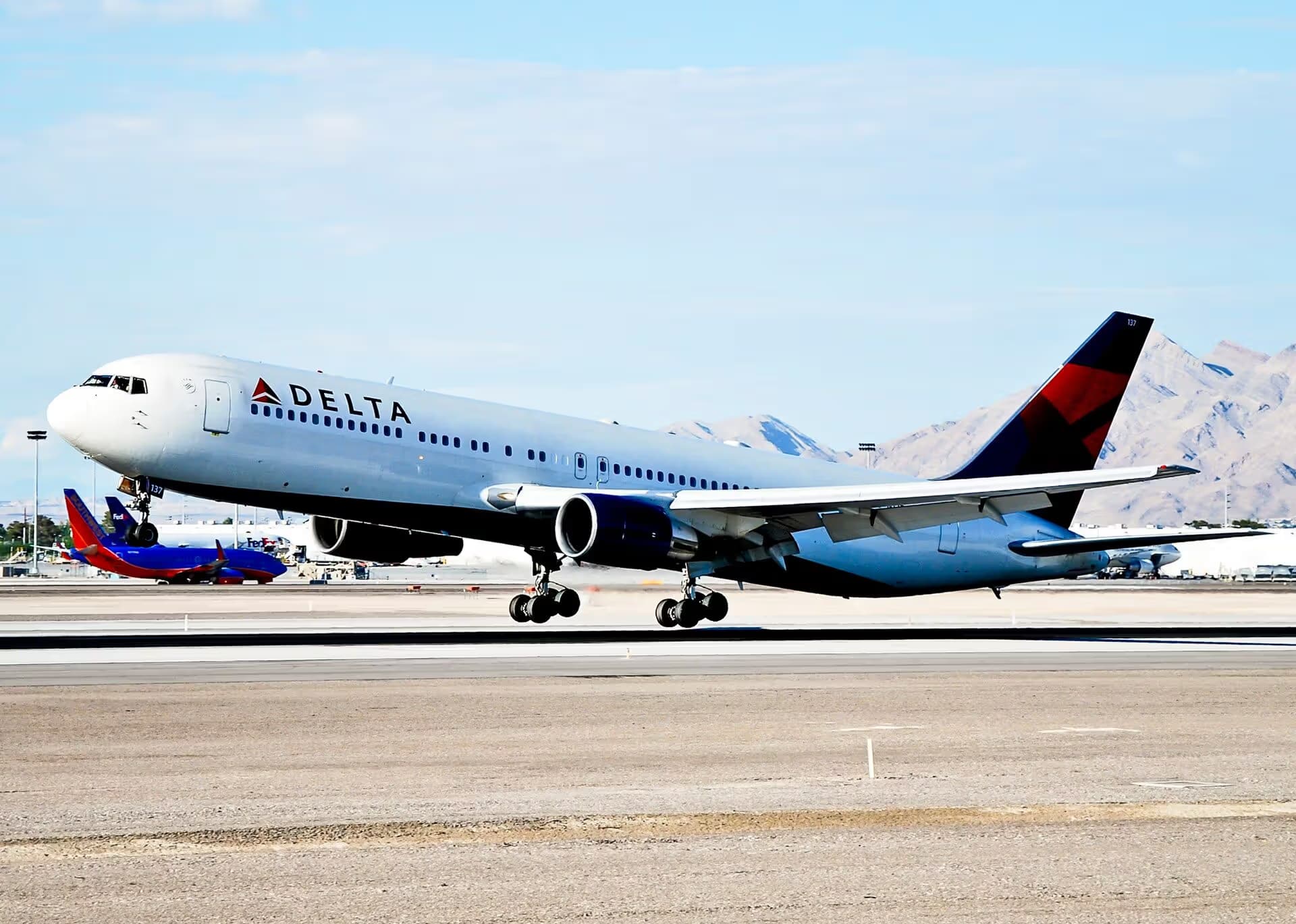 N137DL — Boeing