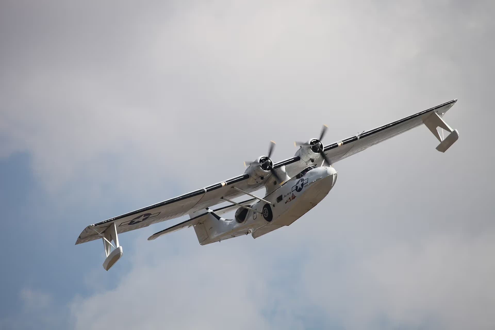 Unidentified — Twin-engine aircraft