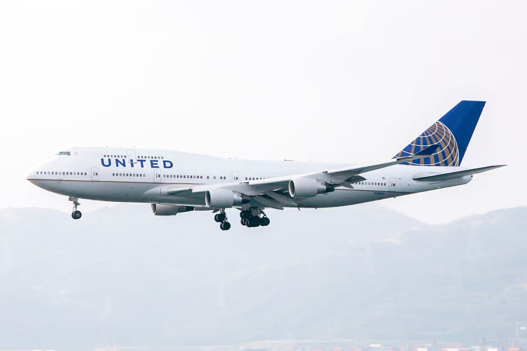 N128UA — Boeing