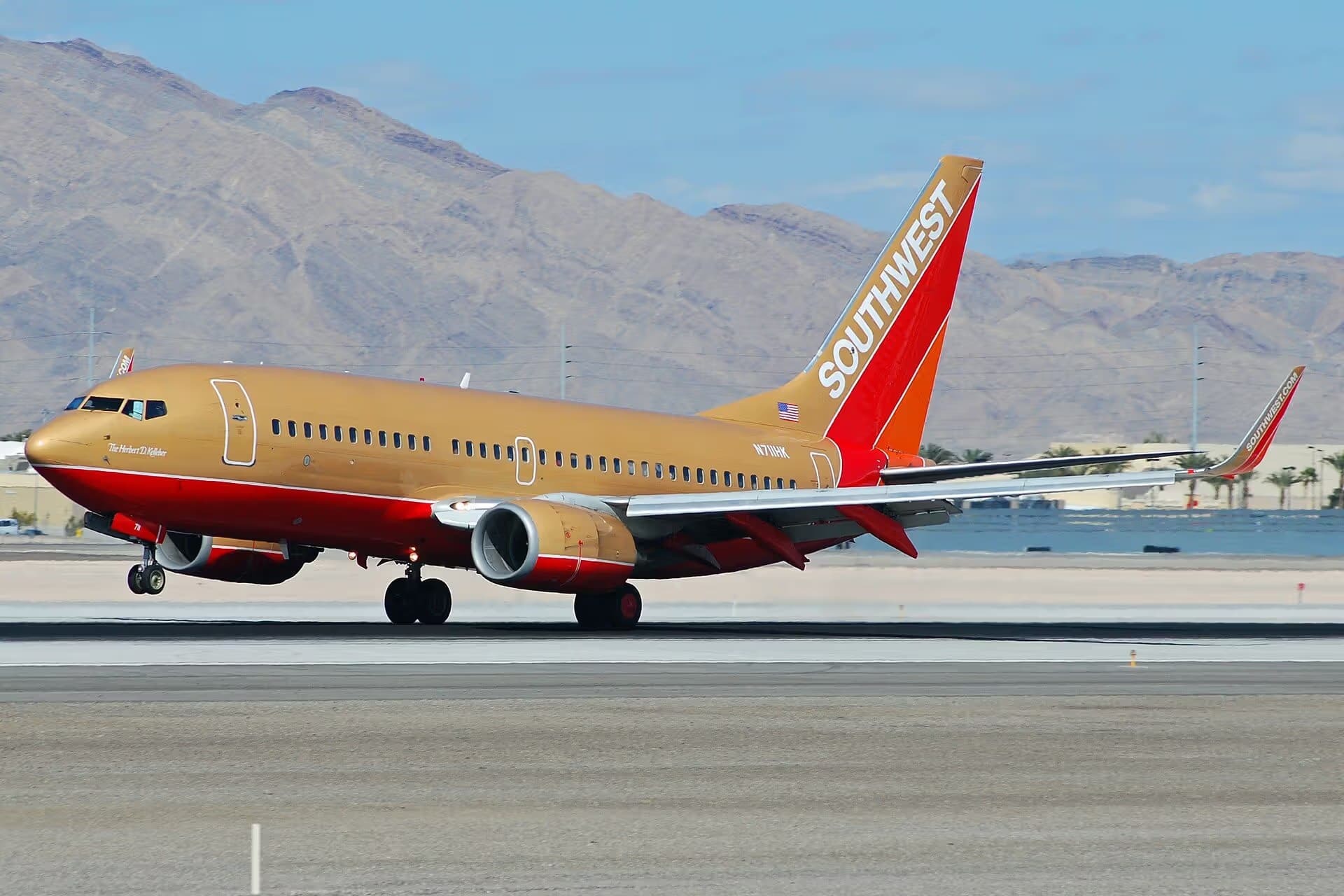 N711HK — Twin-engine aircraft